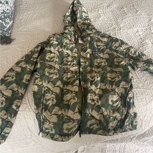 Men’s Patagonia Camo Windbreaker Size M